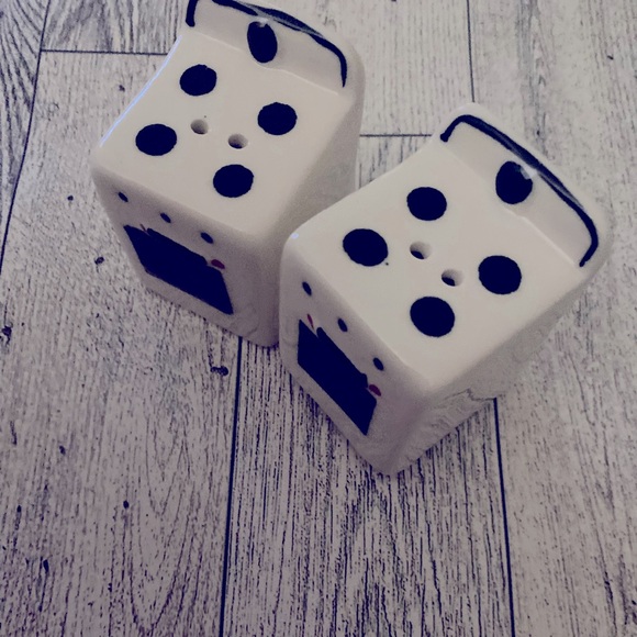 White and Black Stove Salt and Pepper Shakers - Picture 3 of 5